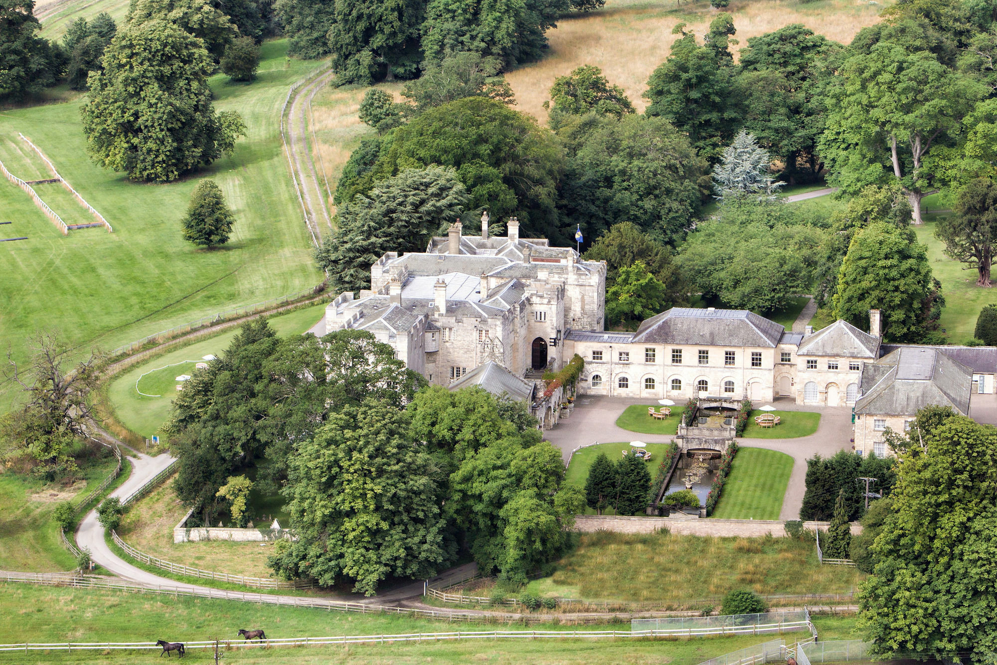 Hazlewood Castle & Spa Тадкастър Екстериор снимка